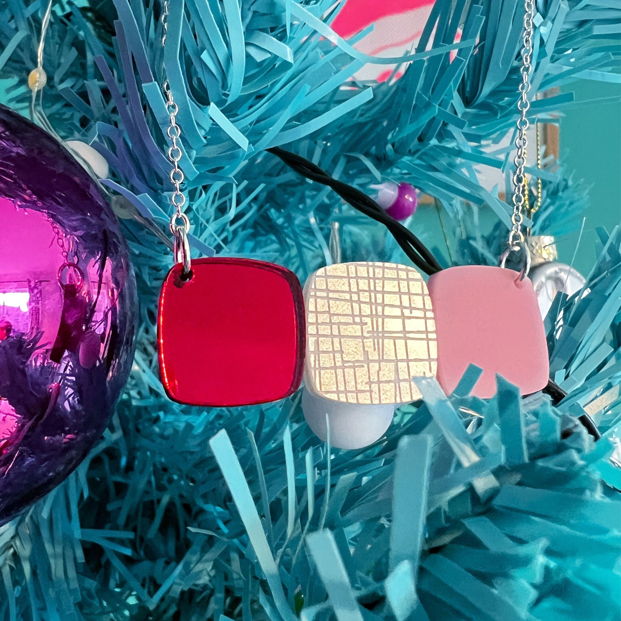 Midcentury Pebble Shape Abstract Necklace