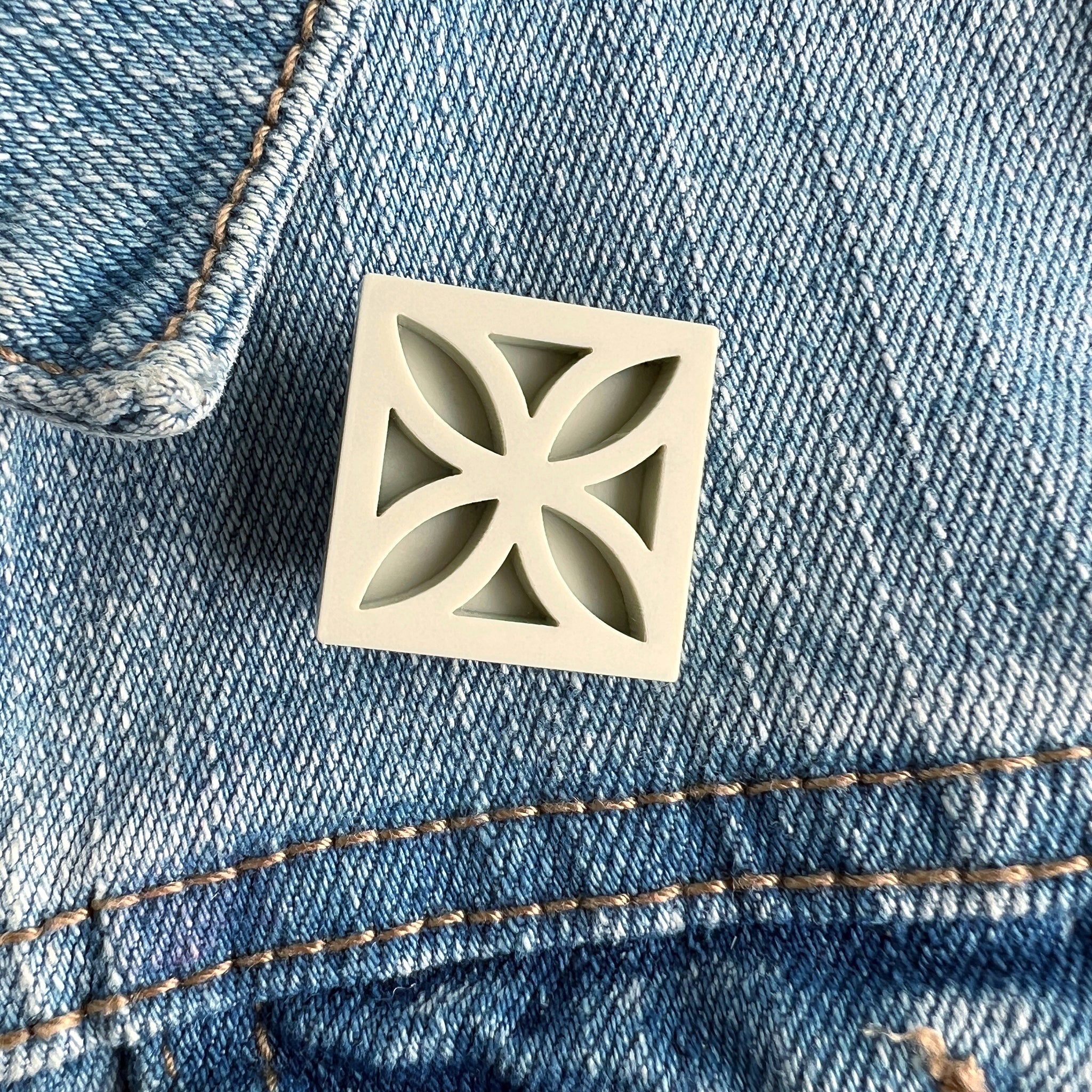 Breeze Block Pin - Leaf Pattern, Matt Neutrals