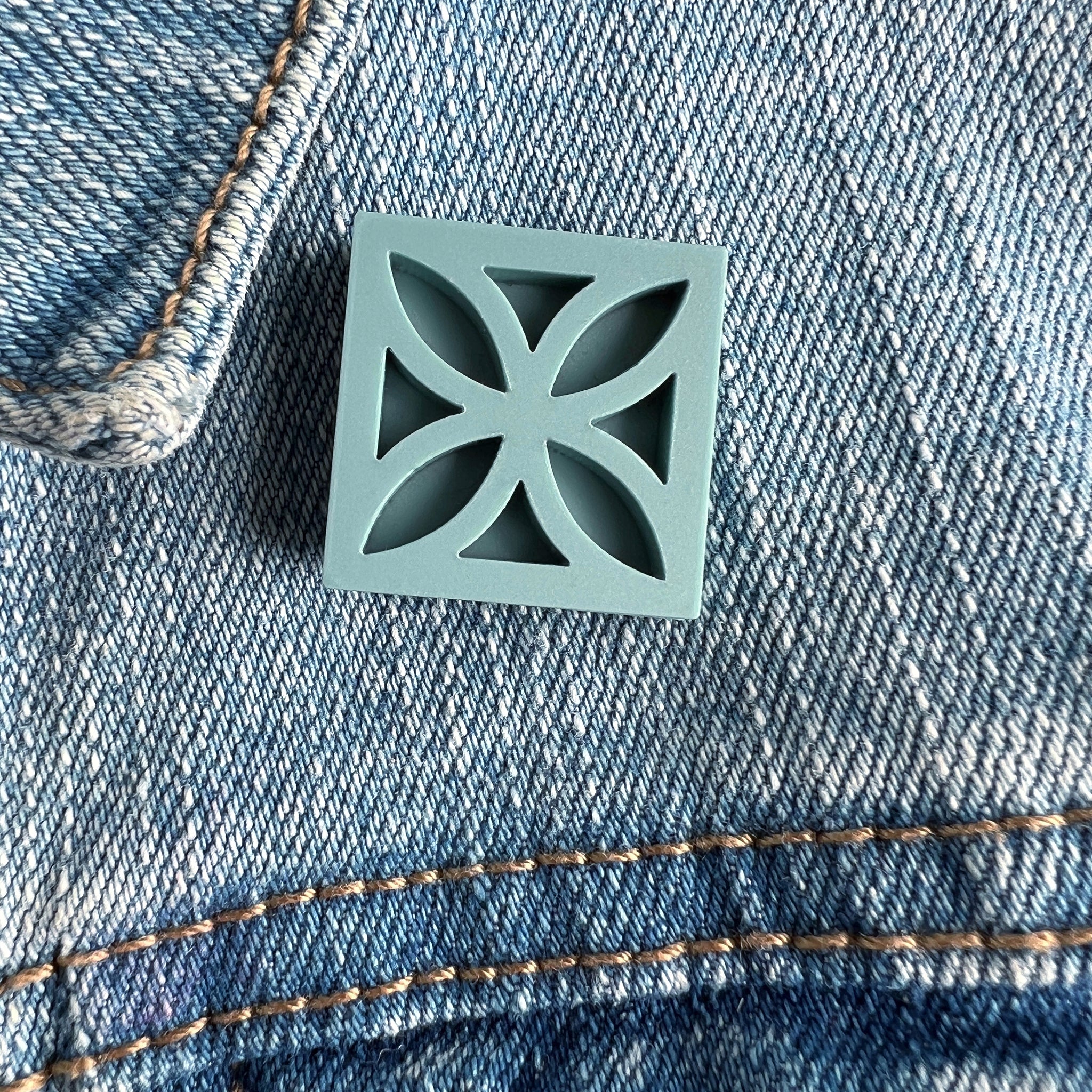 Breeze Block Pin - Leaf Pattern, Matt Neutrals